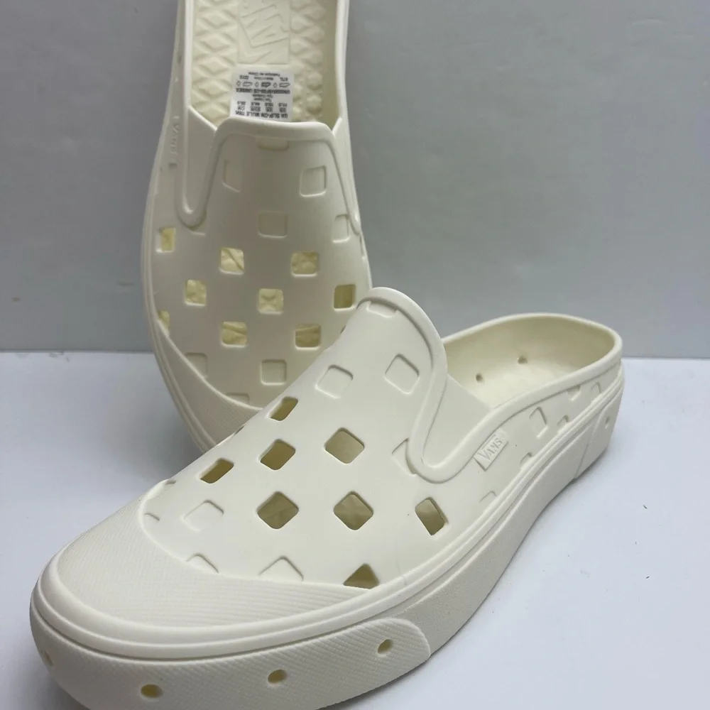 Vans Men’s Slip-On Mule Trk
Marshmallow
VN0005V8FS8 Cream Perforated Mules - Picture 13 of 16